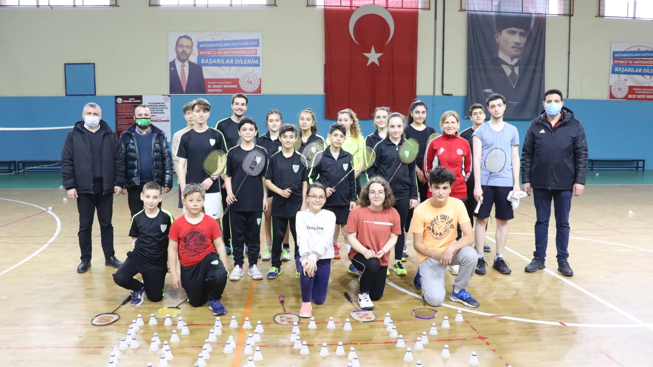 Manisa'da badminton takımına tebrik ziyareti