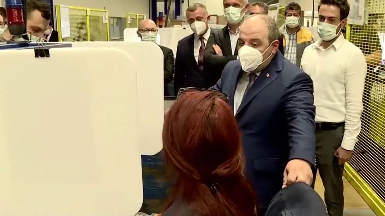 Bakan Varank: “Otomotiv sektörü bir dönüşüm geçiriyor”