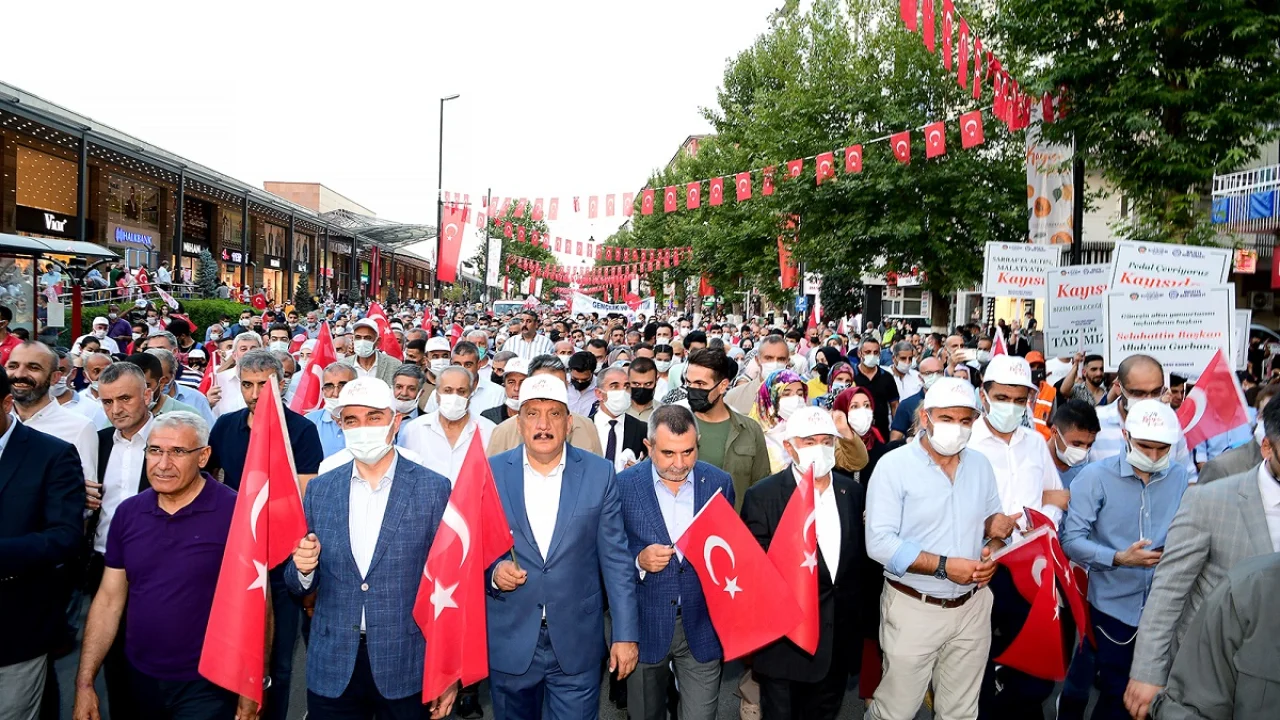 Binlerce Malatyalı kortejde buluştu
