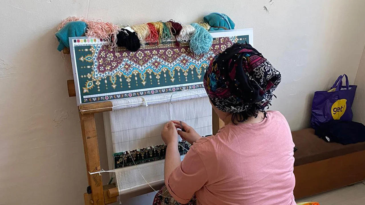 İzmitli kadınların ipek halılarına yoğun ilgi