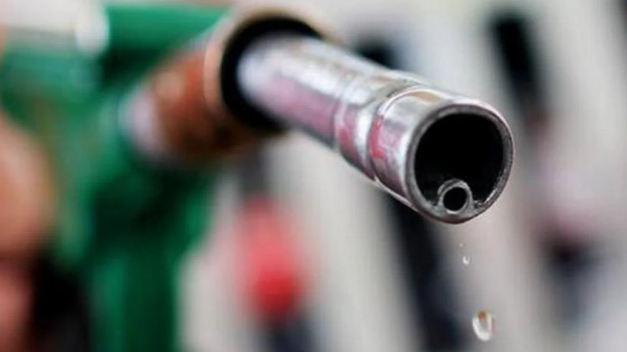 Benzine ve motorine zam