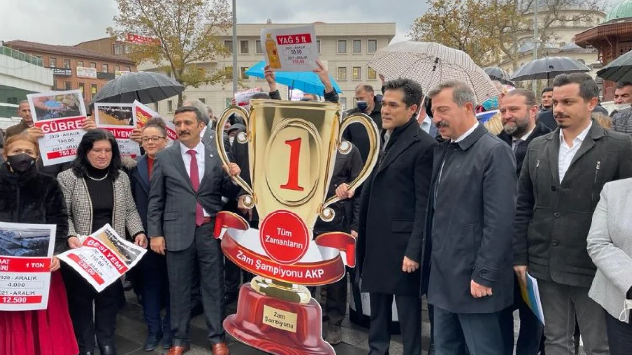 Bursa'da İYİ Partililer AK Parti'ye 'kupa' verdi!