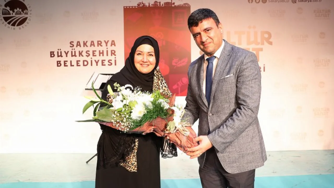 İkbal Gürpınar, Sakarya'da sanatseverlerle buluştu