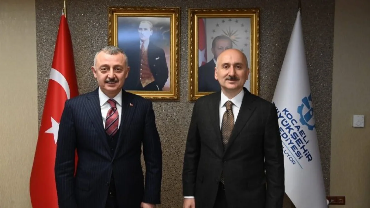 Bakan Karaismailoğlu, Kocaeli Büyükşehir'i ziyaret etti -