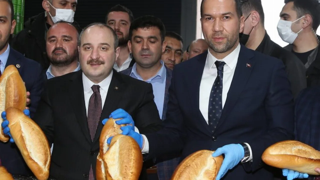 Bakan Varank Niğde Belediye Başkanı Özdemir'i ziyaret etti -