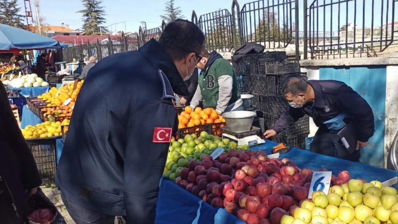 Bilecik Pazaryeri'nde Zabıta'dan terazi denetimi -
