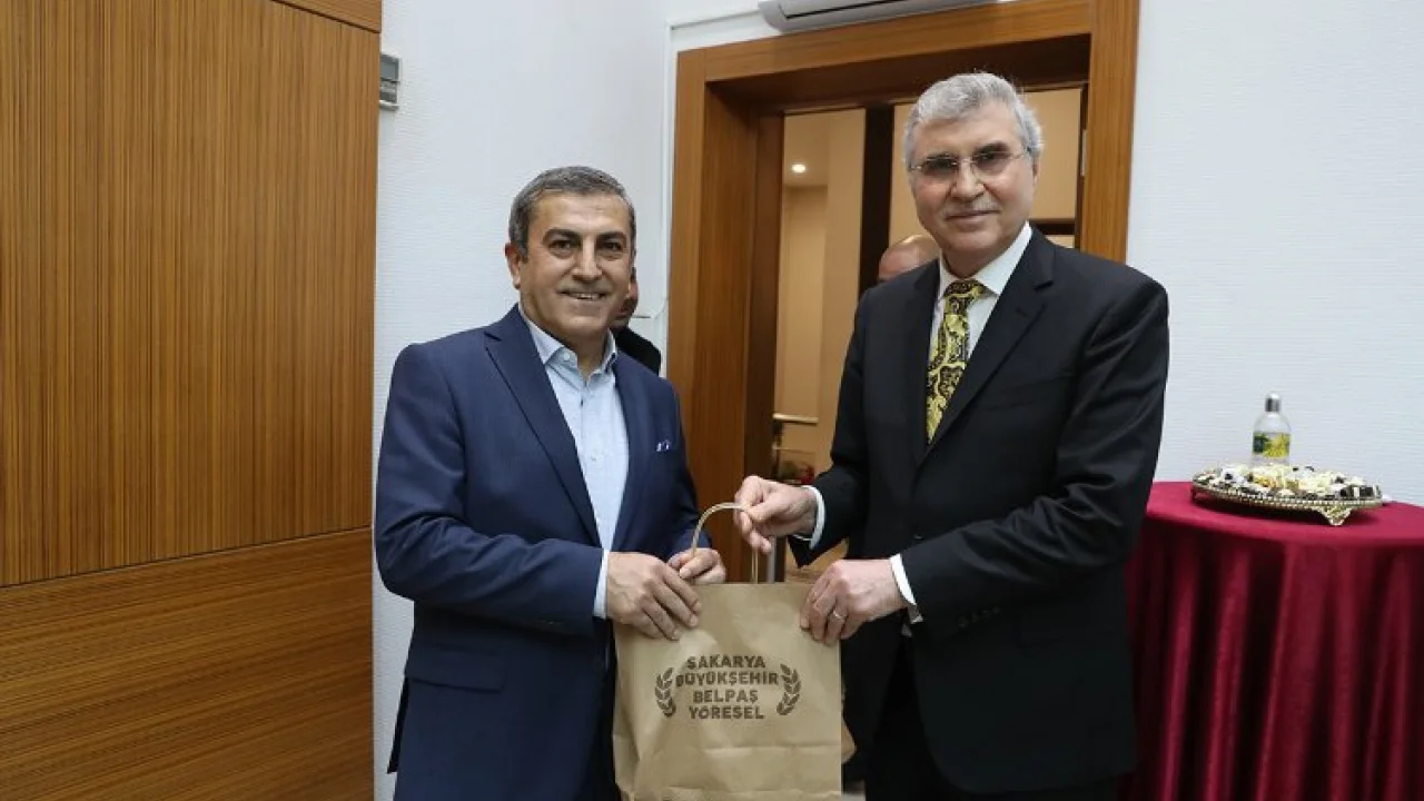 Sakarya'da minibüsler Gar Meydanı’na alındı, esnafın ve vatandaşın yüzü güldü -