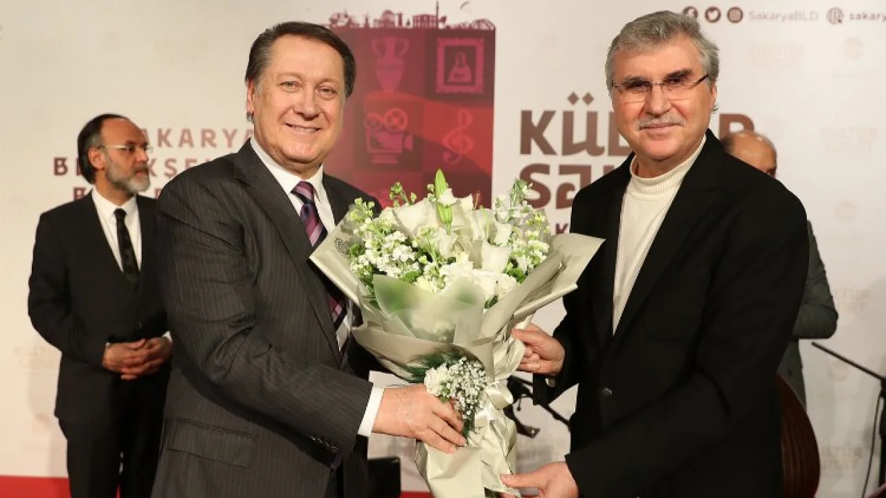 Ahmet Özhan AKM’de sahne aldı -