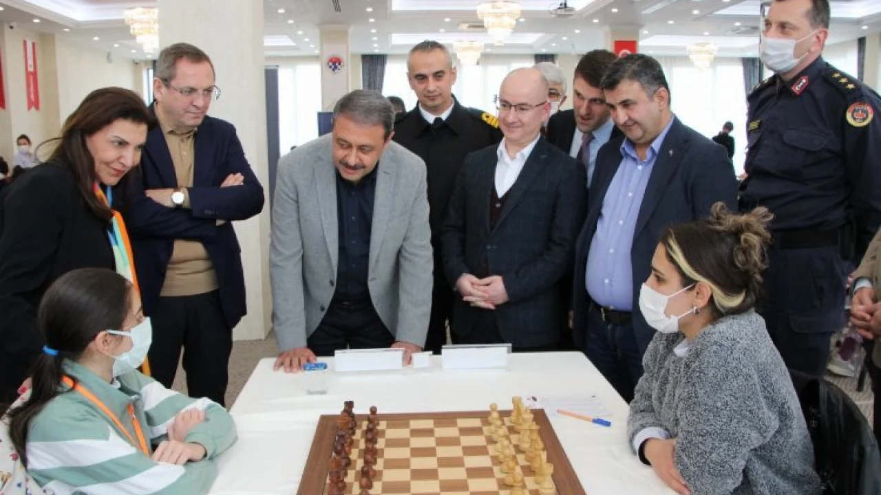 Balıkesir'de kadınlar satranç şampiyonası başladı -