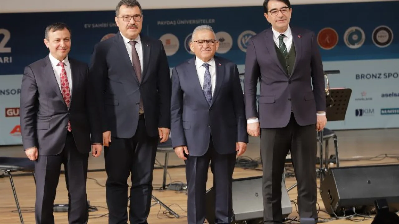 Başkan Büyükkılıç, İKAF'ta gençlere yönelik hizmetleri anlattı -