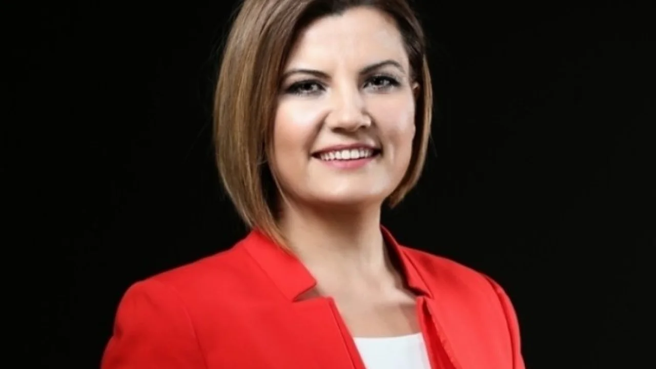 İzmit Belediye Başkanı'ndan sitemli 'nitelikli iş' paylaşımı -