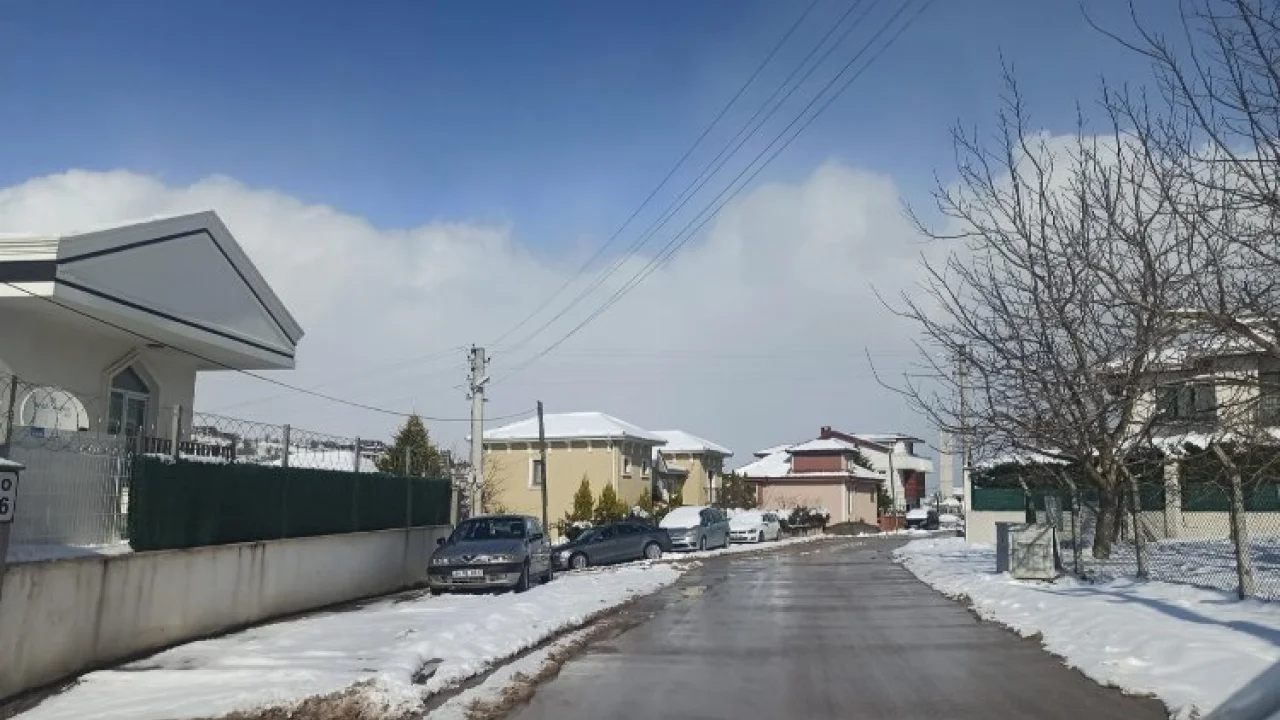 İzmit Belediyesinin kar timi kapalı cadde ve sokak bırakmadı -