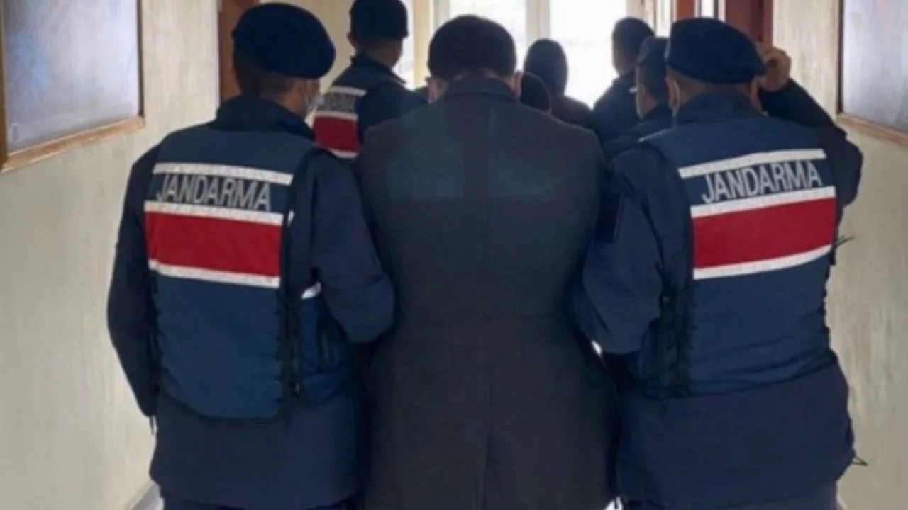 JASAT çalınan aracı Kayseri'de buldu, sahibine teslim etti -