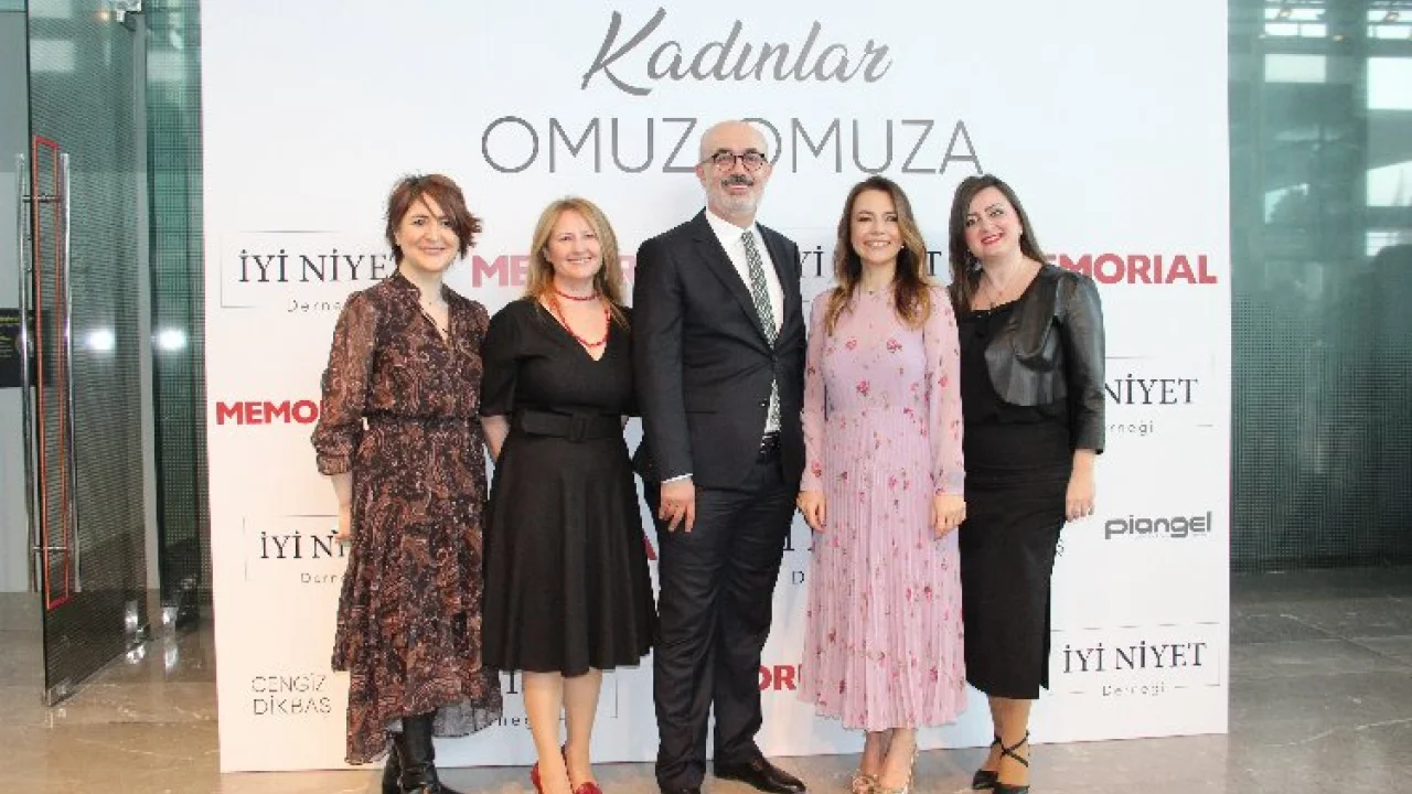 Kadınlar omuz omuza... -