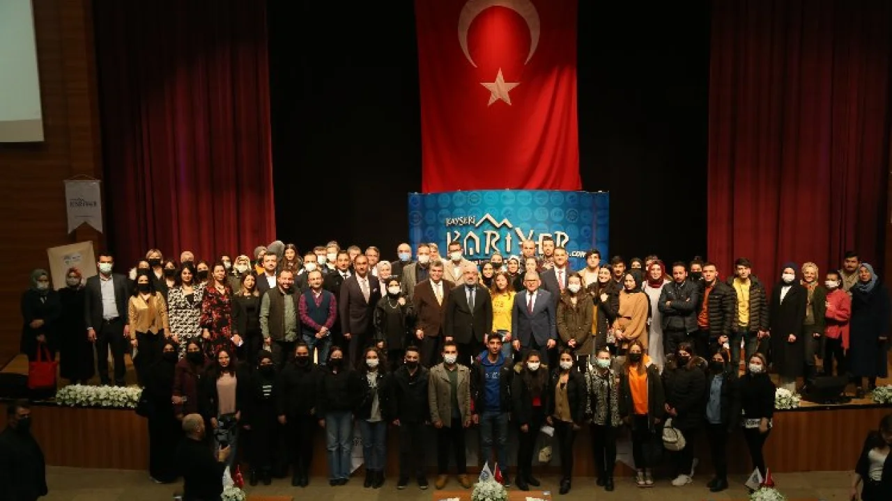 Kayseri'de Büyükkılıç'tan üniversite öğrencilerine: "Kariyer Merkezimiz ile mutlaka tanışın" -