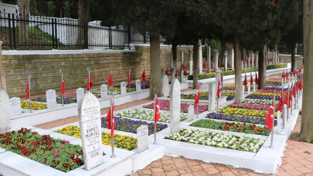 Kocaeli Büyükşehir şehitliğe sahip çıkıyor -