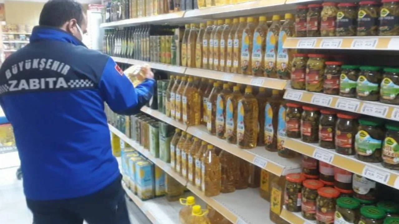 Kocaeli Büyükşehir Zabıtasının market denetimleri sürüyor -