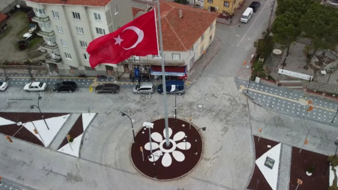 Manisa Kırkağaç'ta dev Türk Bayrağı -