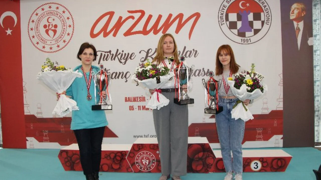Satrançta hamle sırası kadınlarda -