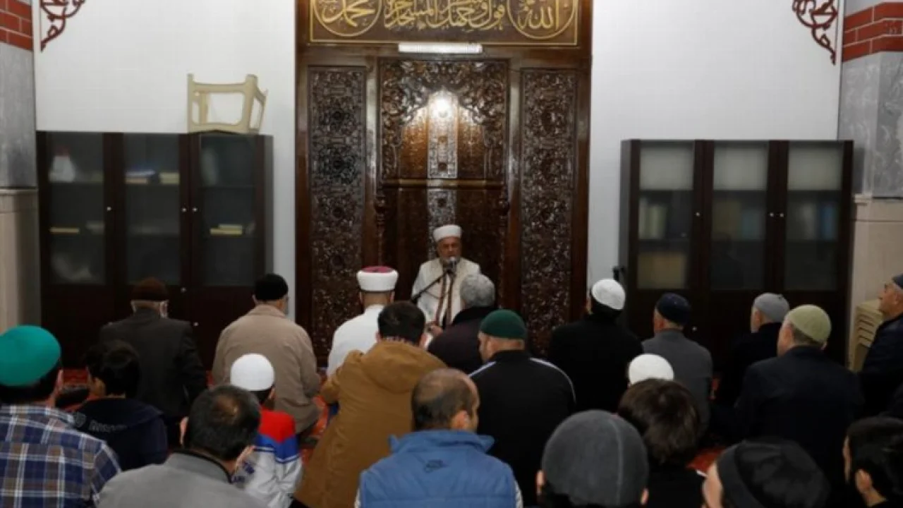 Bursa İnegöl'de Hafız Metin Çakar Kuran-ı Kerim tilavetiyle gönülleri mest etti -