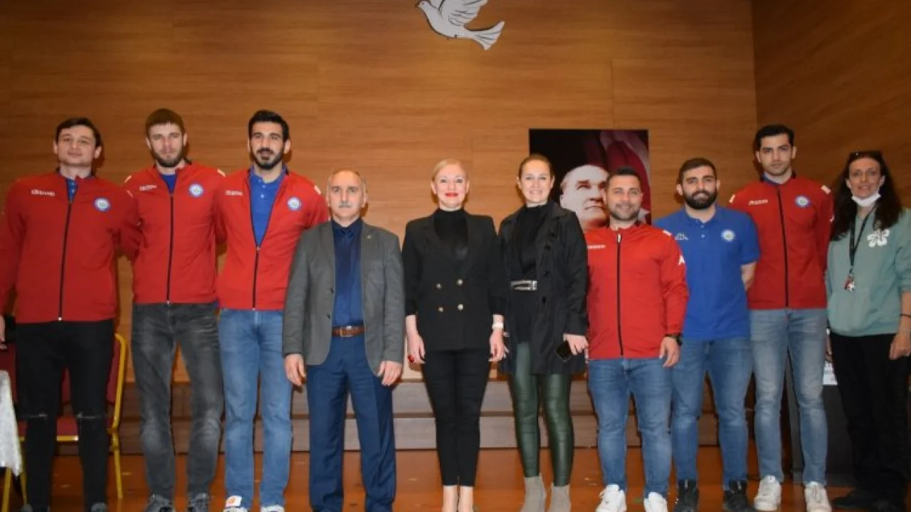 Bursa Nilüferli hentbolcular öğrencilerle buluştu -
