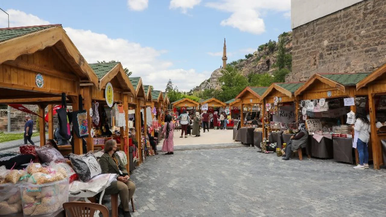 Kayseri Talas'ın maharetli elleri hız kesmiyor -
