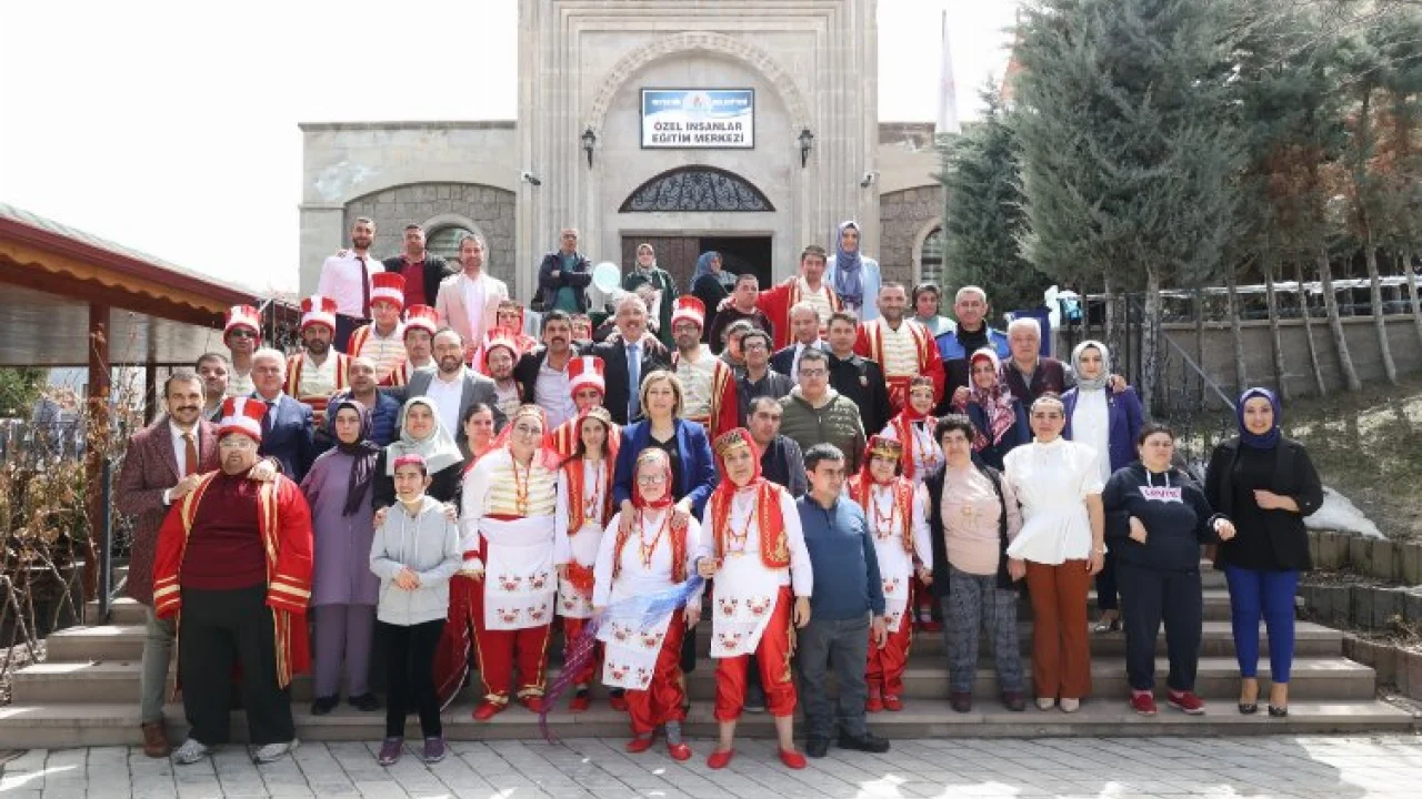 Nevşehir'de otizme mavi balonlu farkındalık -