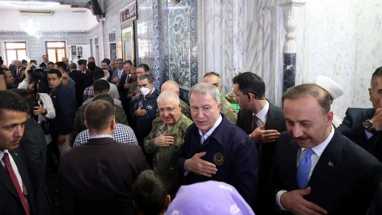 Bakan Akar Şanlıurfa'da bayramlaştı -