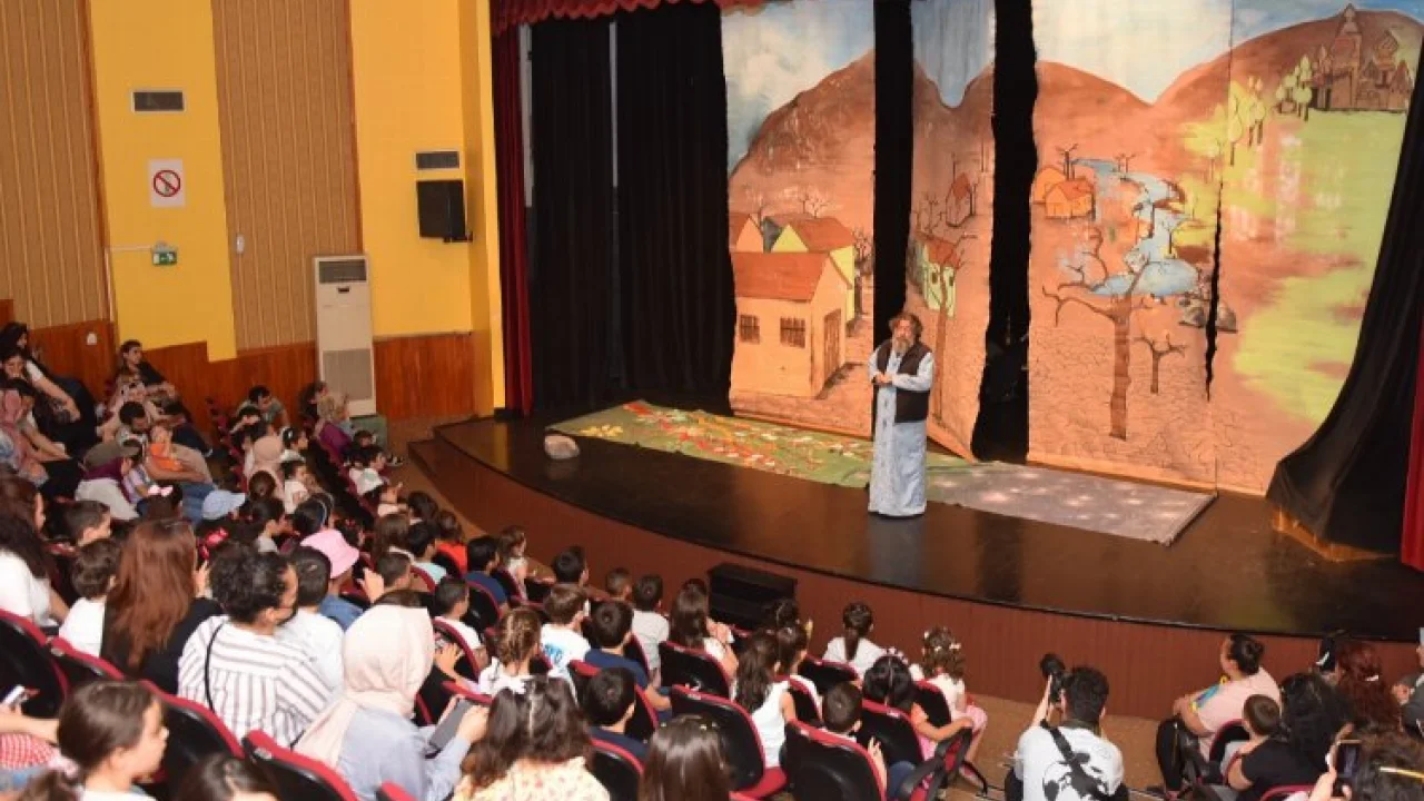 Bursa Yıldırım'da çocuklar tiyatroyu sevdi -