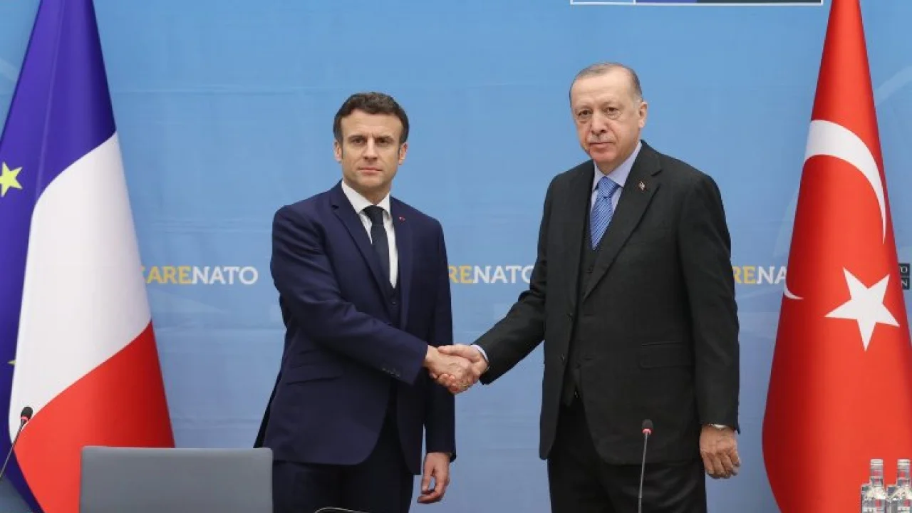 Erdoğan'dan Macron'a tebrik telefonu -