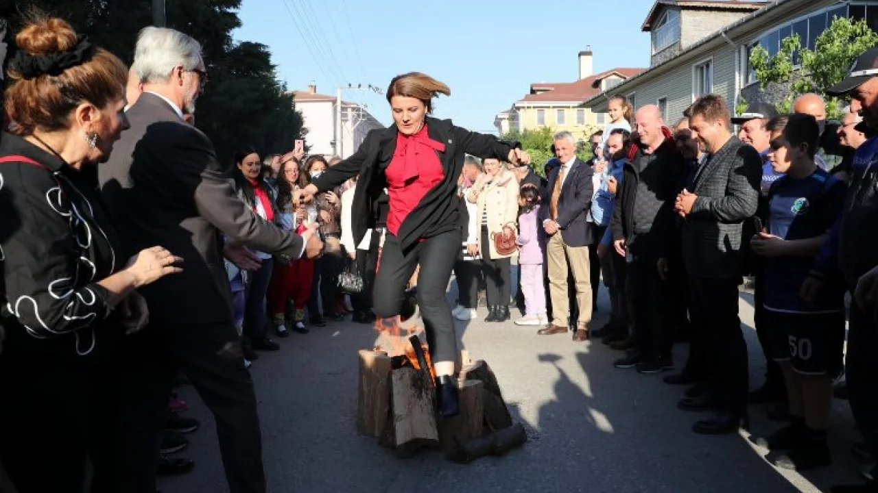 Hıdırellez coşkusu İzmit’te doyasıya yaşanıyor -