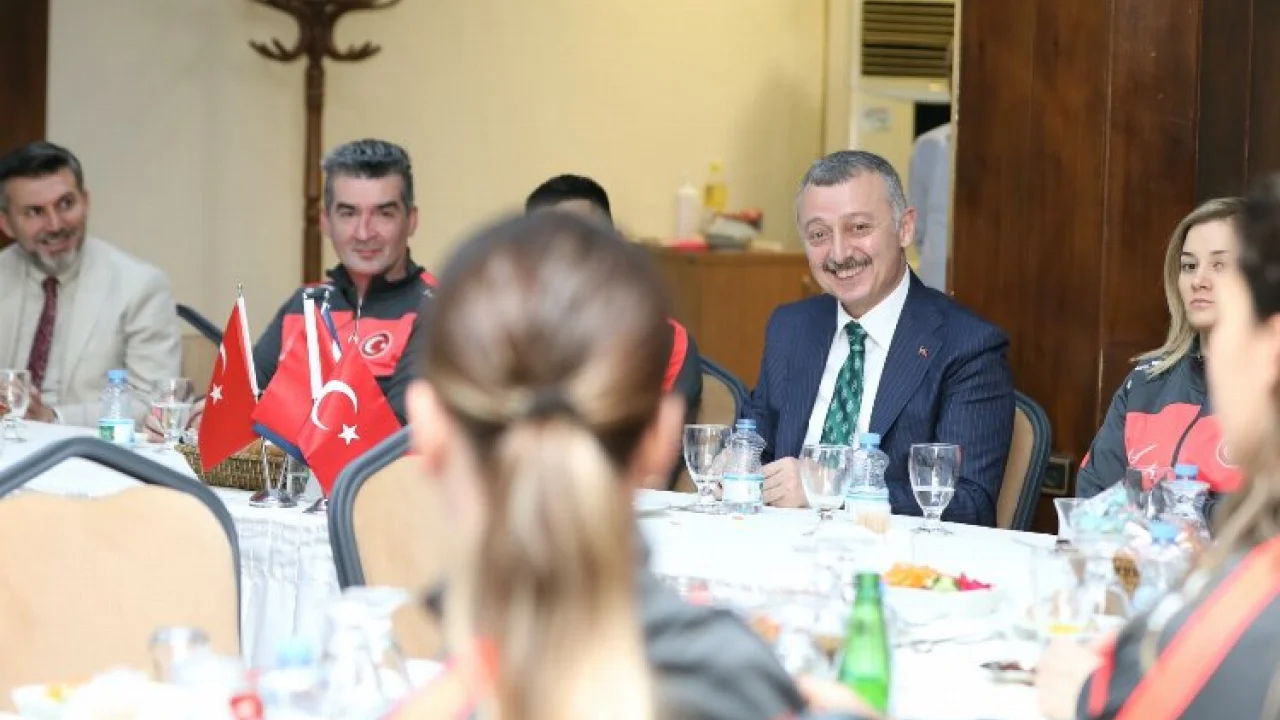 Kocaeli'de Başkan Büyükakın Karate Milli takımıyla buluştu -