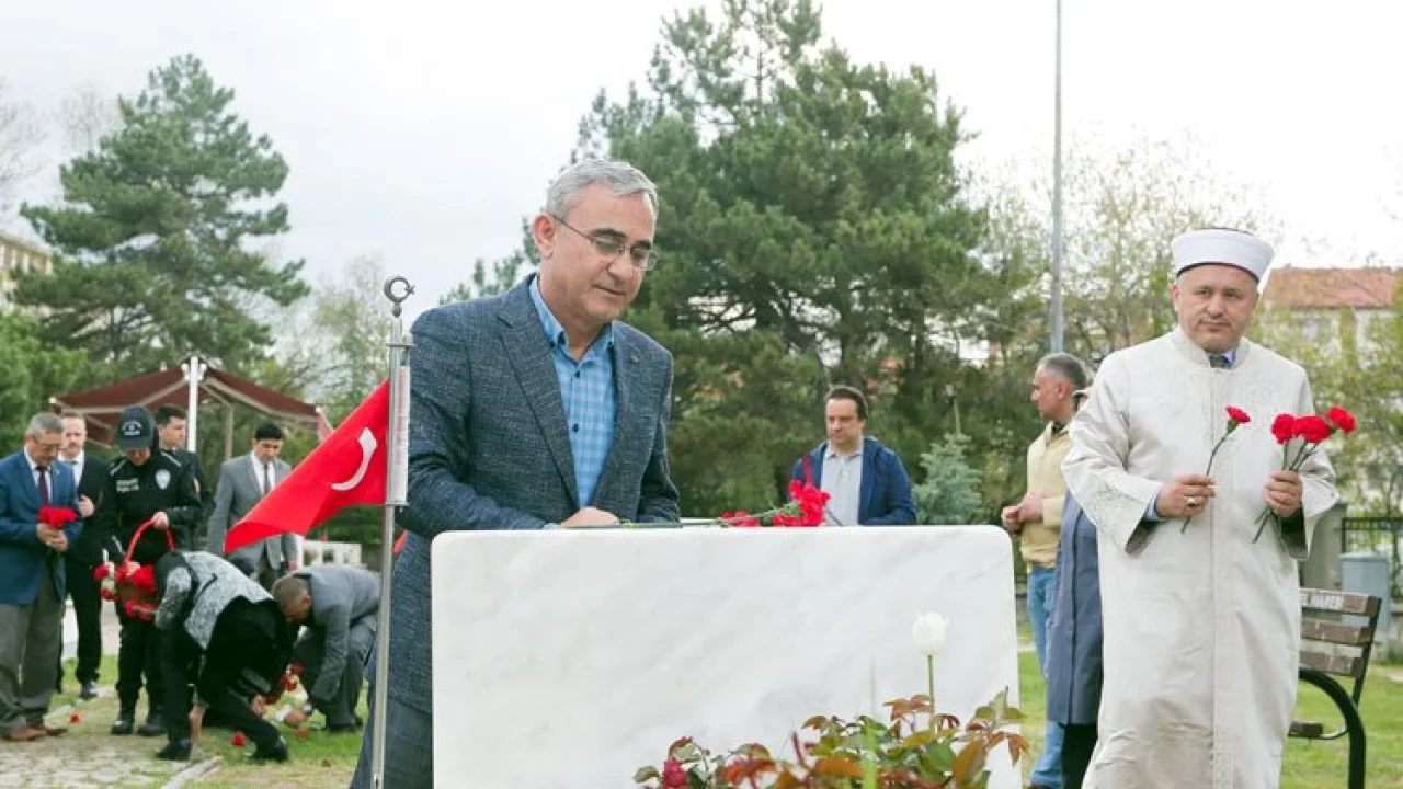 Kütahya'da şehitler kabirleri başında anıldı -
