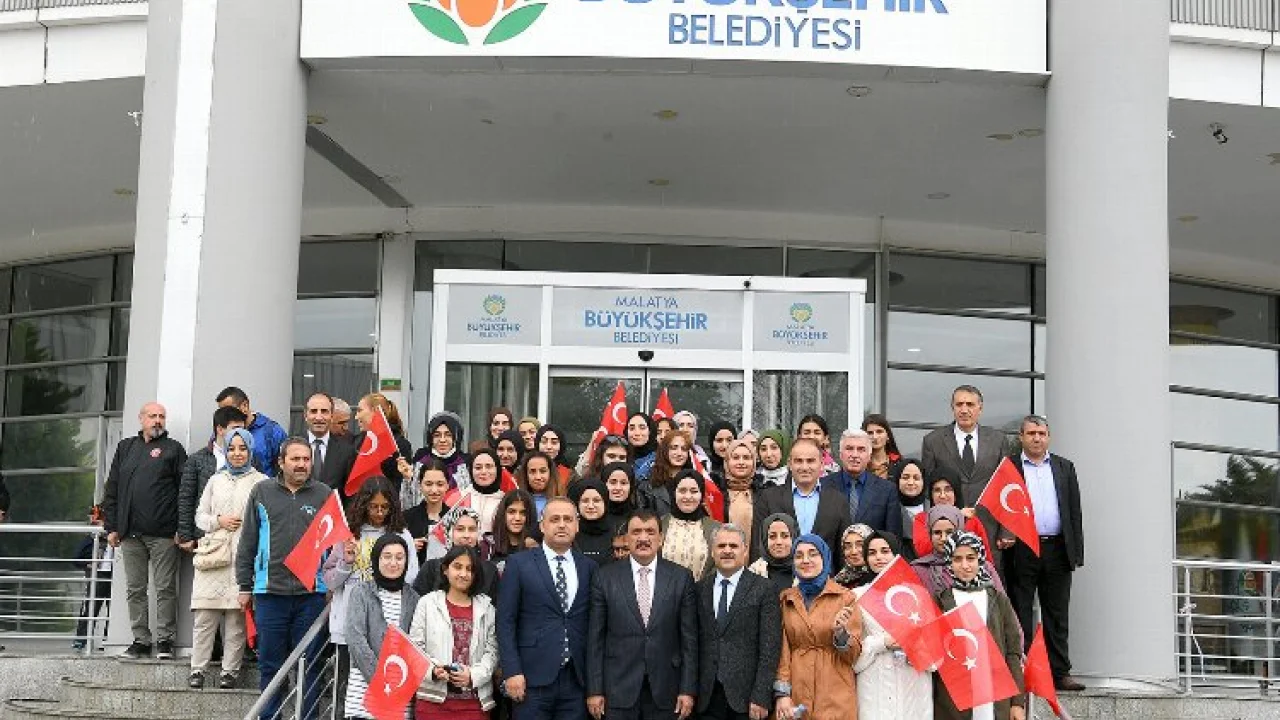 Malatya'dan Çanakkale'ye 41 öğrenci -