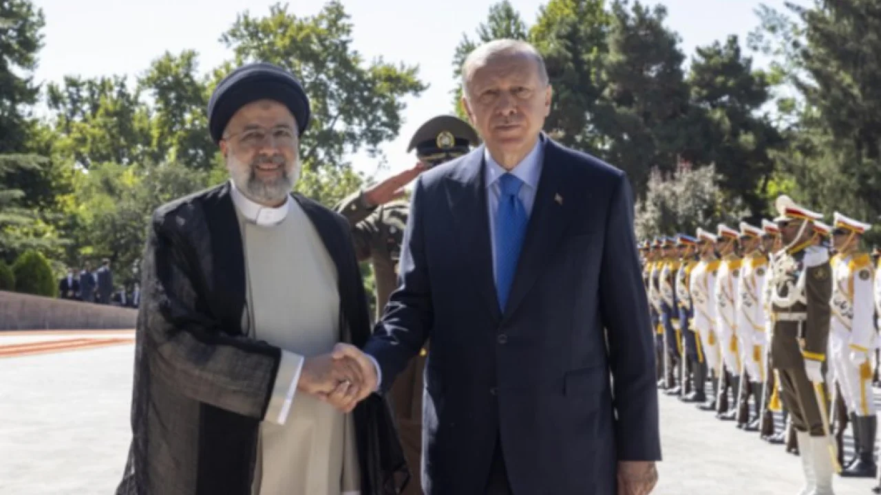 Cumhurbaşkanı Erdoğan, İran’da törenle karşılandı -