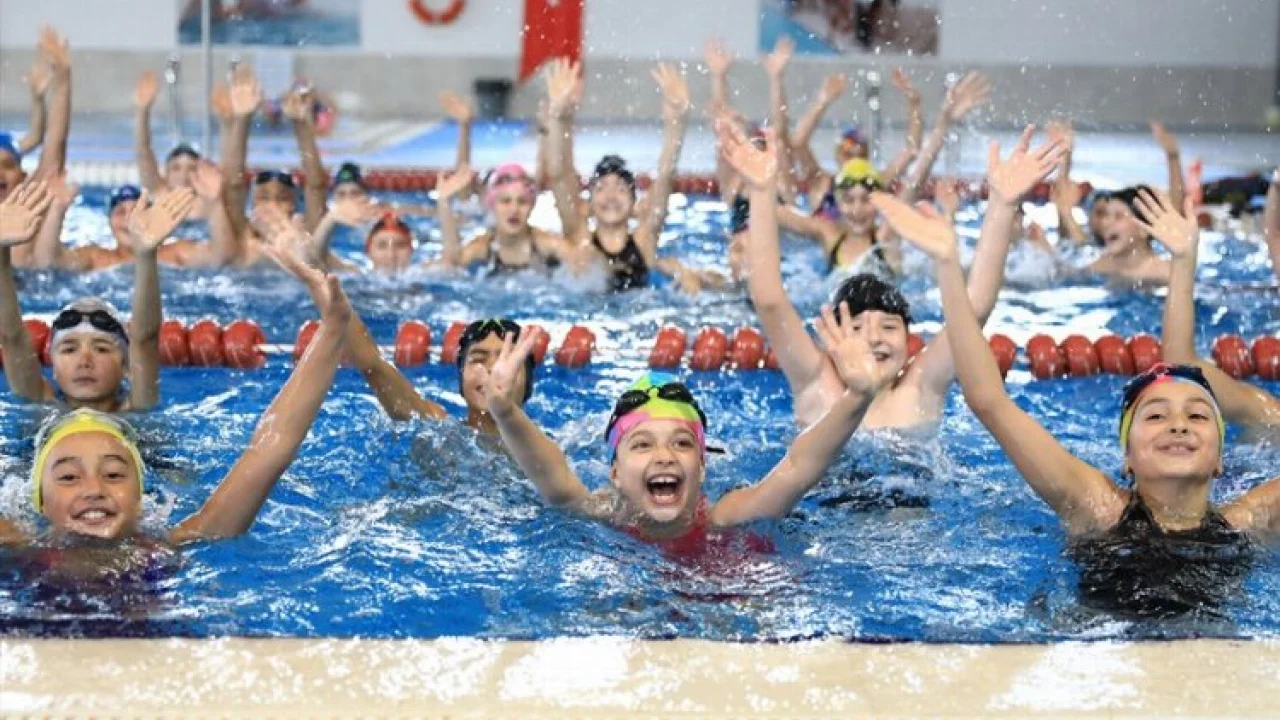 Geleceğin sporcuları bu havuzda yetişiyor -