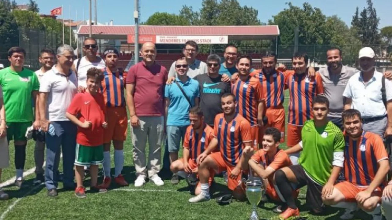 İzmir ÇAGÖR 'Sesi Görenler'de liderlik koltuğunda -