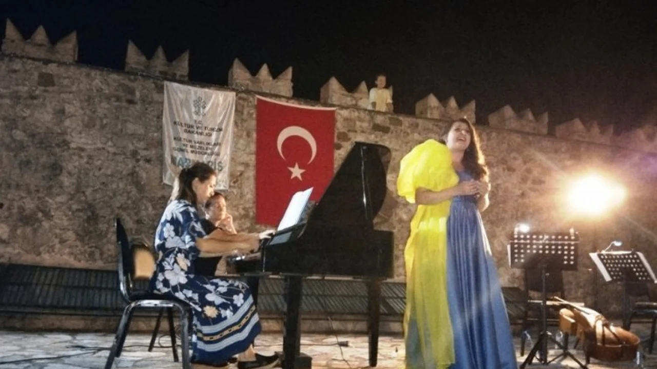 Muğla Marmaris 'barış' şarkılarıyla çınladı -