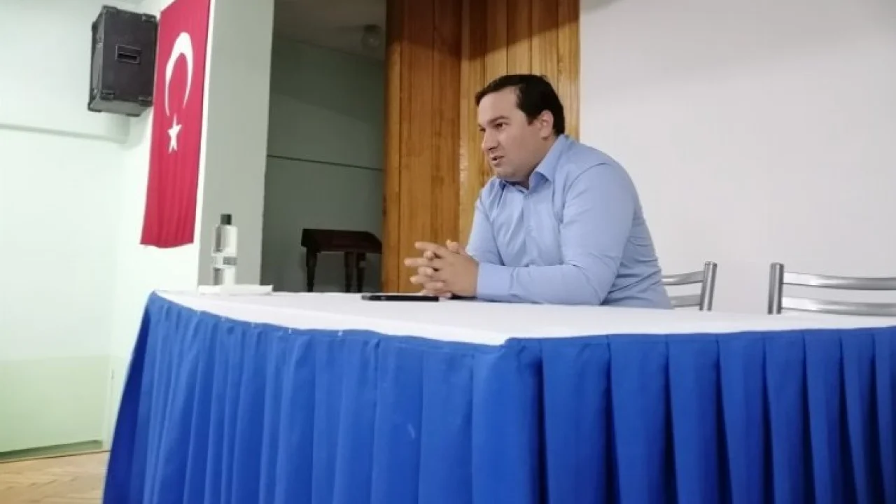 Bilecik'in Pazaryeri Kaymakamı Ferhat Altay muhtarları dinledi. -