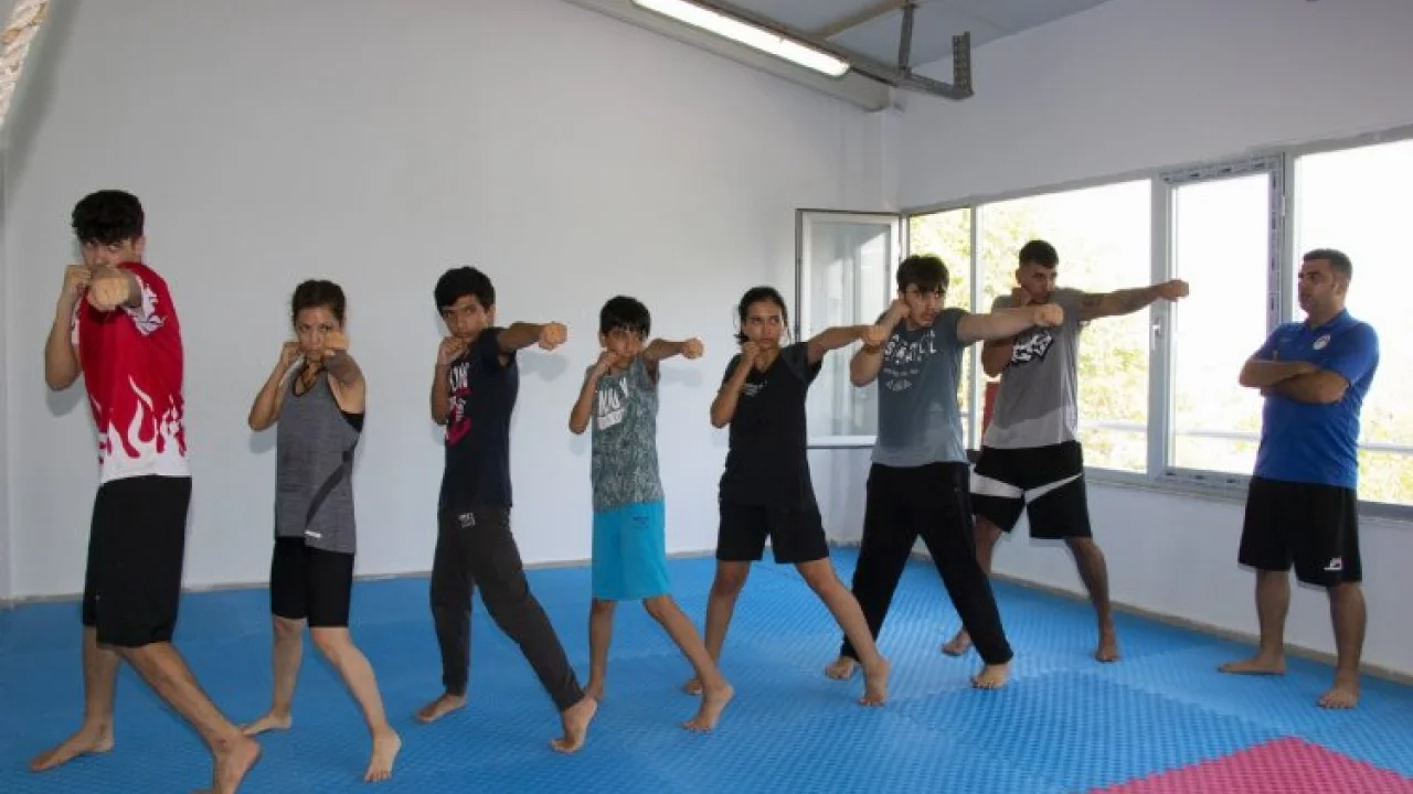 Büyükşehir kick boks kursu devam ediyor -