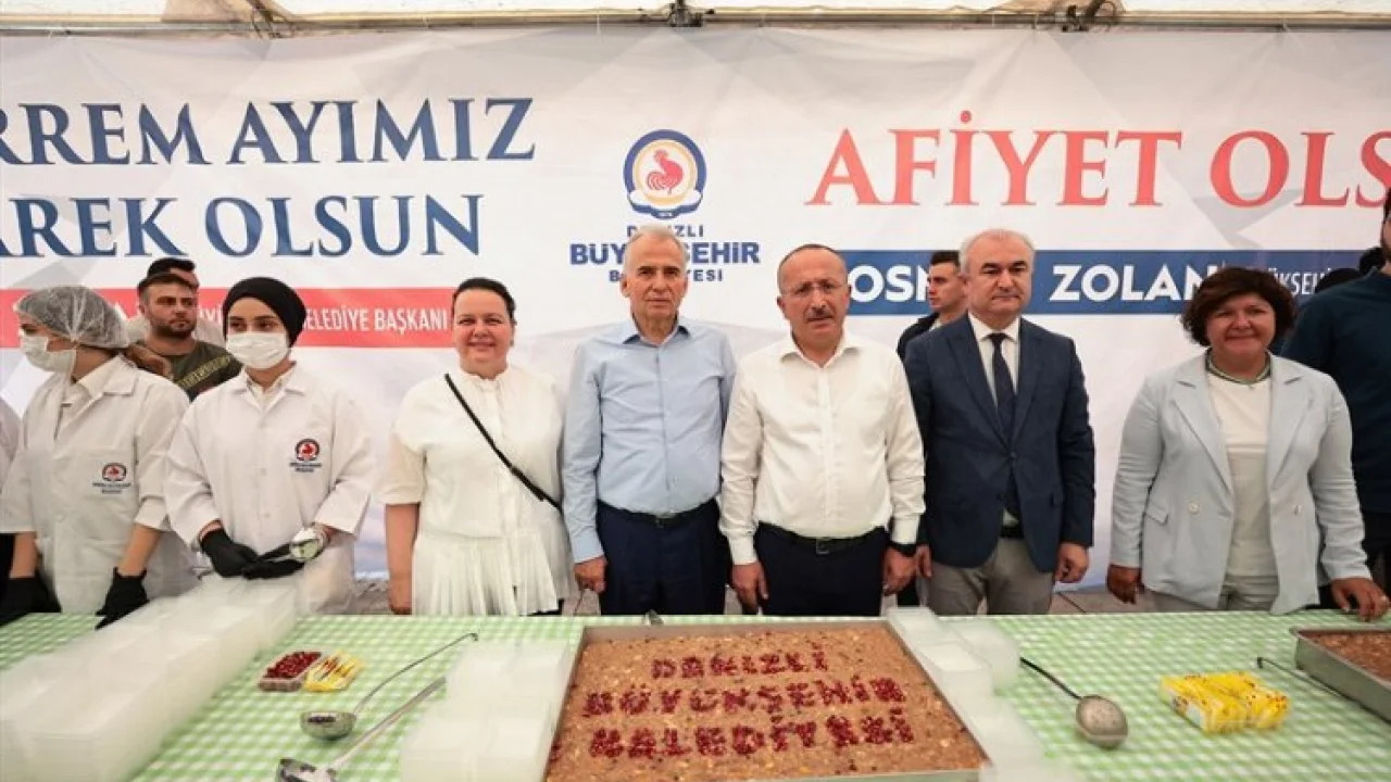 Denizlililer Büyükşehir’in geleneksel aşure hayrında buluştu -