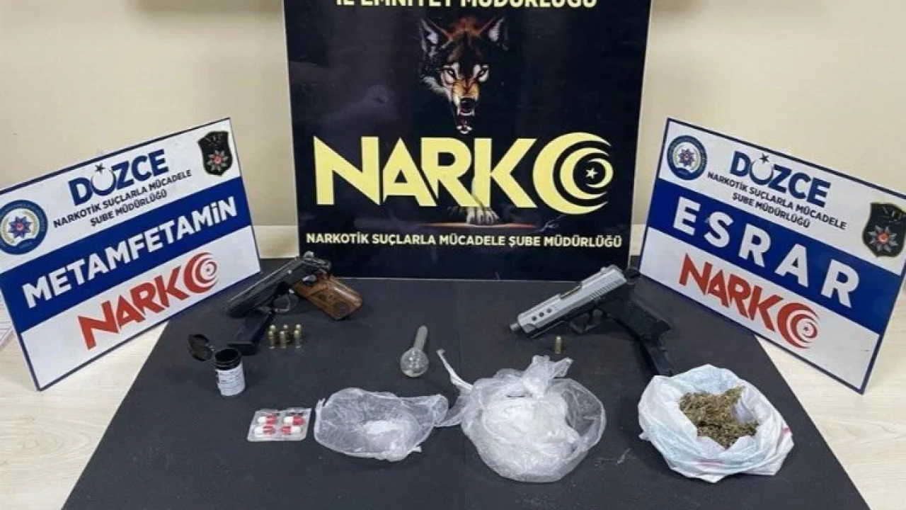 Düzce'de 3 uyuşturucu tacirine tutuklama -