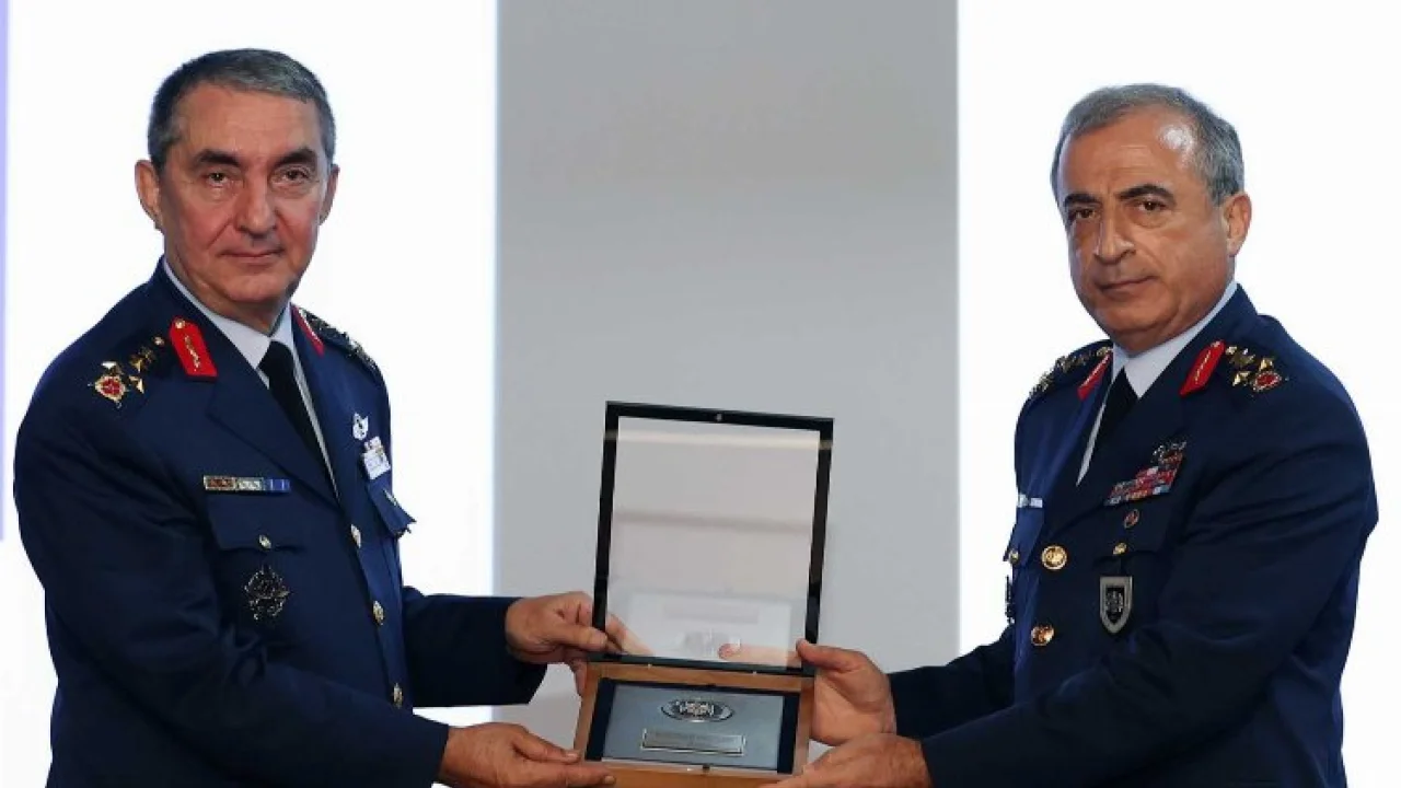 Hava Kuvvetleri Komutanlığı'nda devir teslim -