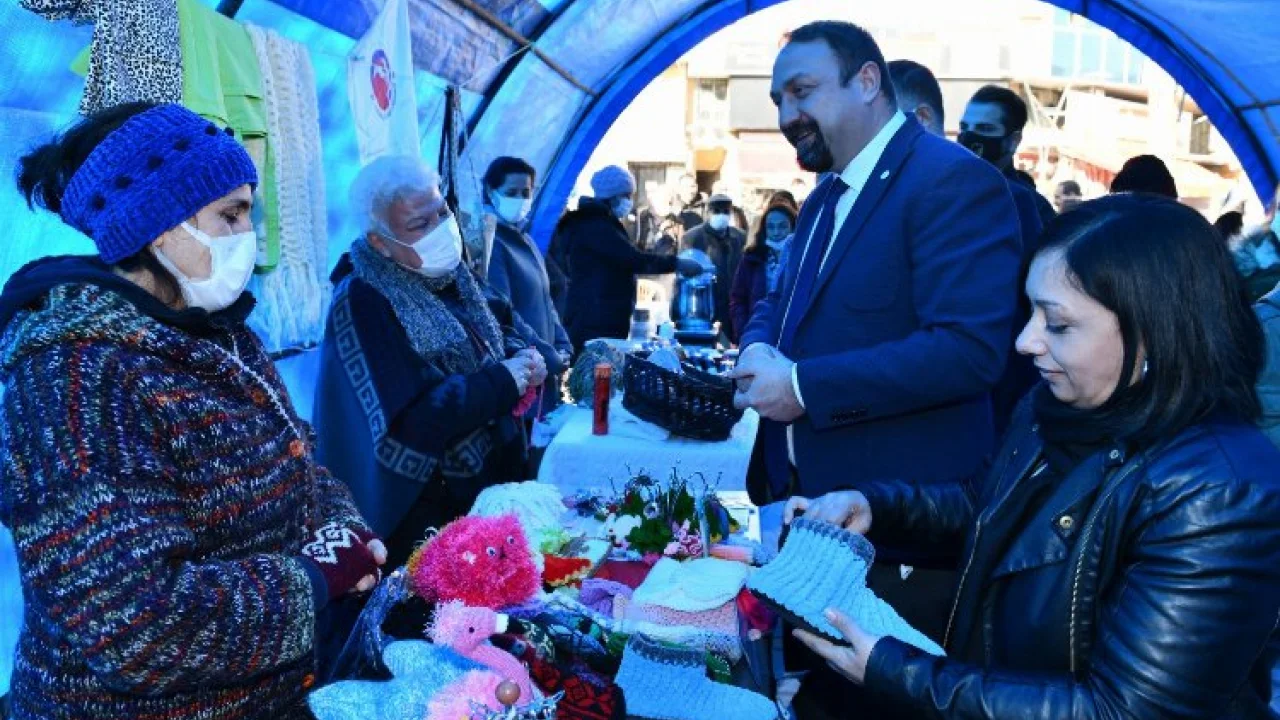 İzmir'de Çiğli'nin emektar kadınlarından burs desteği -