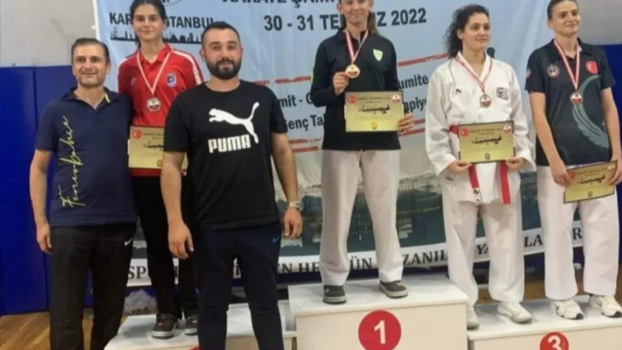 İzmit Belediyesporlu Melike gümüşü kaptı -