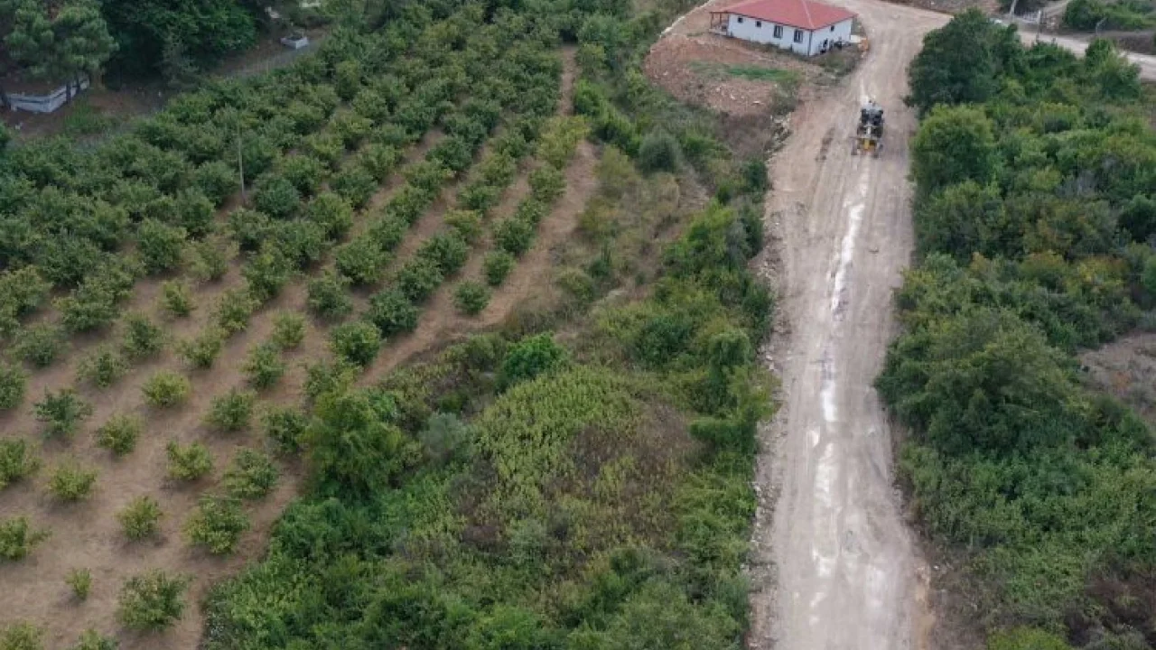 Kocaeli kırsalında tarla ve bahçe yollarına tesviye -