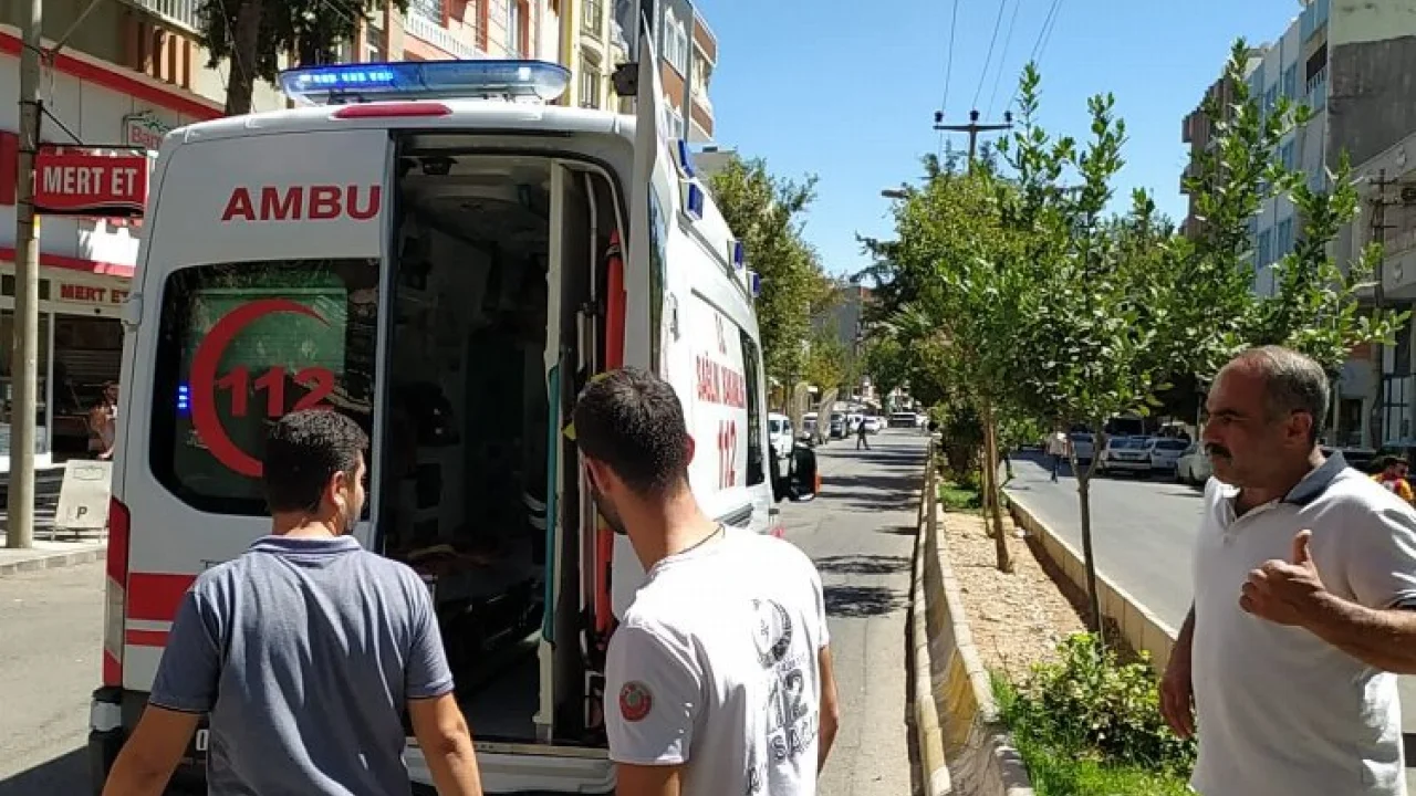 Motosiklet Tır’ın kapısına çarptı -