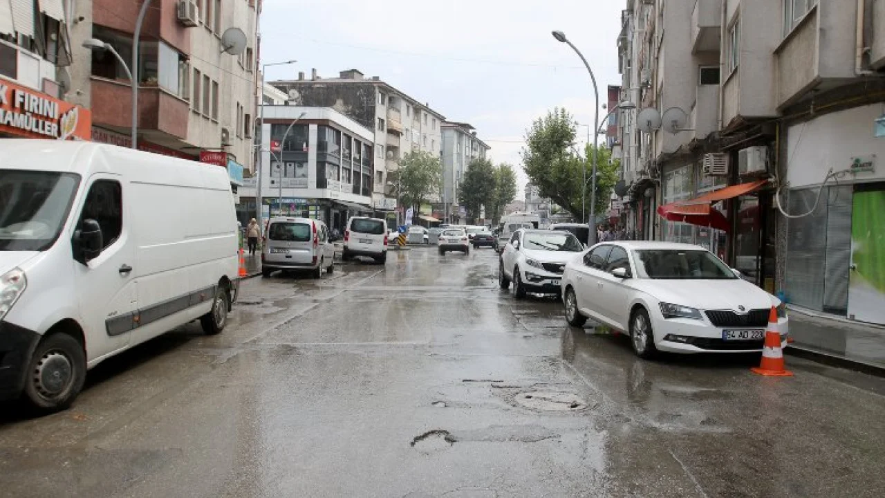 Sakarya'da Çeşme Meydanı Caddesi asfalta kavuşacak -