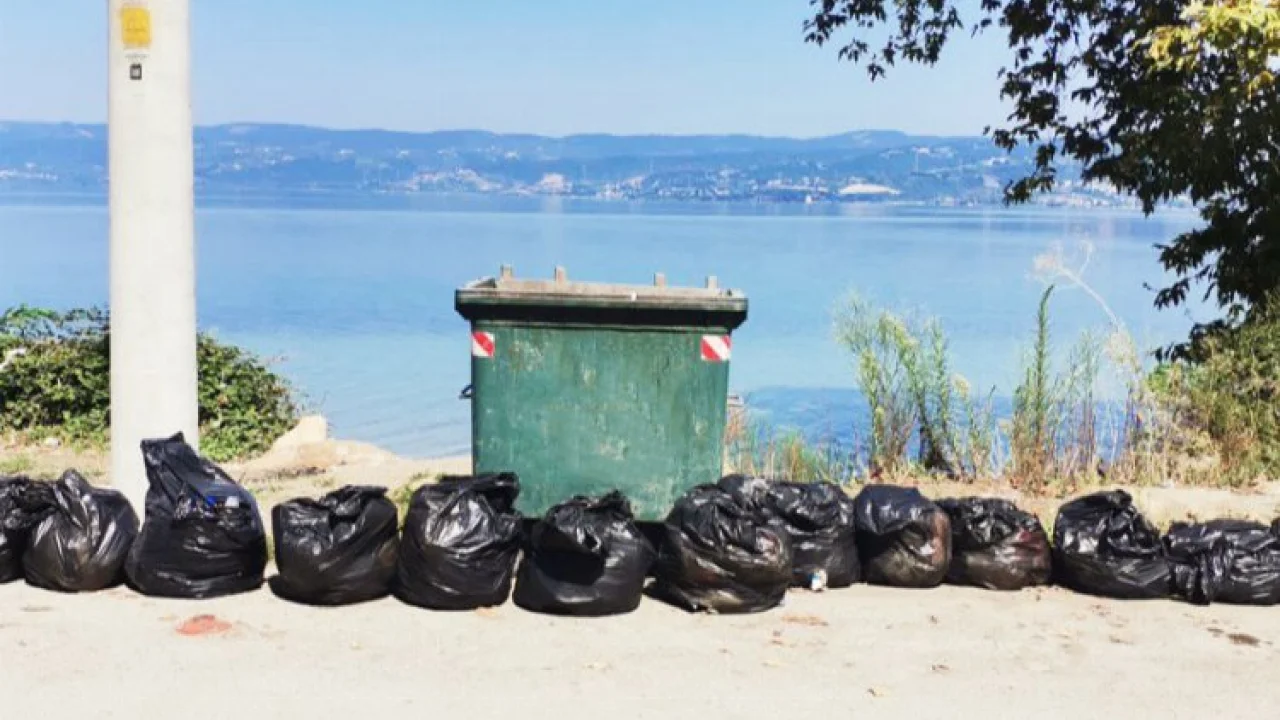 Sapanca Gölü'nden 23 torba çöp çıktı -