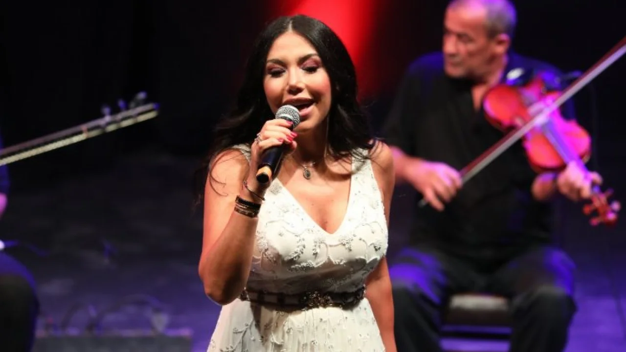 Ünlü şarkıcı Laura Khalil Hatay'ı coşturdu -